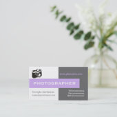 フォトグラファーのグレー、白、ラベンダーの目を引く 名刺 (スタンド正面)