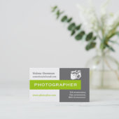 フォトグラファーのグレー、白、緑の目を引く 名刺 (スタンド正面)