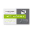 フォトグラファーのグレー、白、緑の目を引く