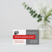 フォトグラファーのグレー、白、赤い目を引く 名刺 (スタンド正面)