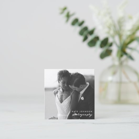 フォトグラファーモダンスクリプト撮影QRコード スクエア名刺 (スタンド正面)