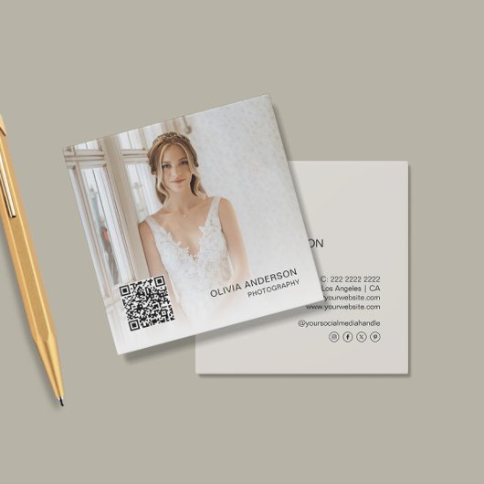 フォトグラファーモダンフォトQRコードニュートラルトーン スクエア名刺