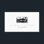 フォトグラファーヴィンテージカメライラストレーションロゴ 名刺<br><div class="desc">ヴィンテージカメラのイラストレーションは、このフォトグラファーのユニーク名刺テンプレート上の名前またはビジネス名のタイプトリートメントと組み合わされる。カメライラストレーションとデザイン著作権© 1201AMクリエイティブ</div>