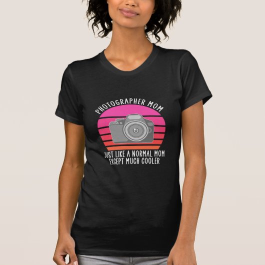 フォトグラファー誇りを持ったママ Tシャツ (正面)