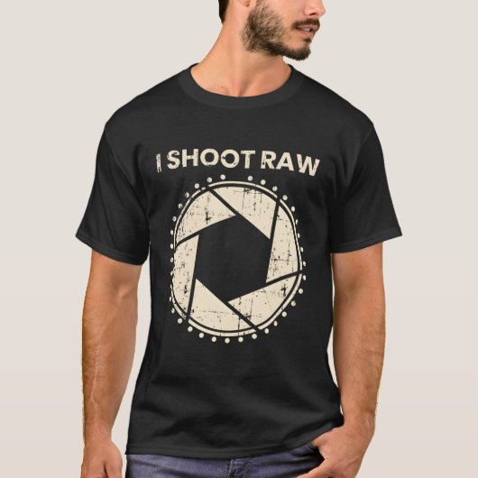 フォトグラファーIが生のカメラベゼルを撮影 Tシャツ (正面)