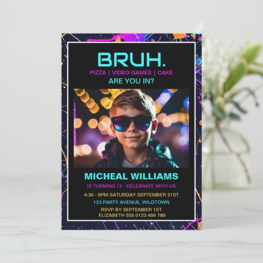 フォトゲーマーモダンネオン誕生日 招待状 (スタンド正面)