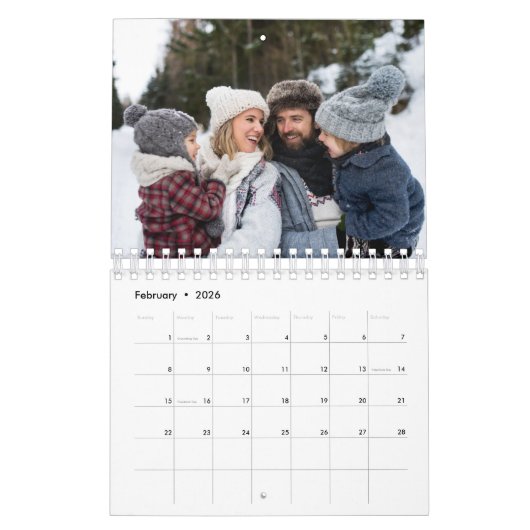フォトコラージュのセージ緑の家族のスクラップブック カレンダー (2月 2026)