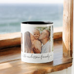 フォトコラージュ家族の写真3枚 ツートーンマグカップ<br><div class="desc">3写真コラージュ家族の写真コーヒーマグ。マグカップは、誕生日、クリスマスの休日、ブライダルシャワーモダン、特別な機会の贈り物のためスタイリッシュに結婚、写真を愛する人のための完璧な贈り物パーソナライズされたを作る。一致連絡品のデザイナーをお願い致します。</div>