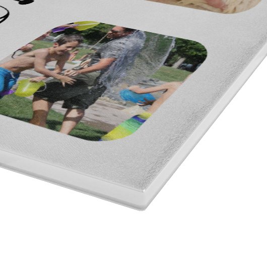 フォトコラージュ家族の名前とモノグラムのカスタム カッティングボード (角)