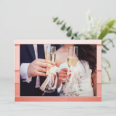 フォトコーラルピストライプのンク結婚サンキューカード セーブザデート (スタンド正面)