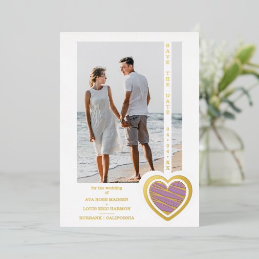 フォトシックエレガント薄紫&ゴールデンハートカップル 箔招待状 (立ち正面)