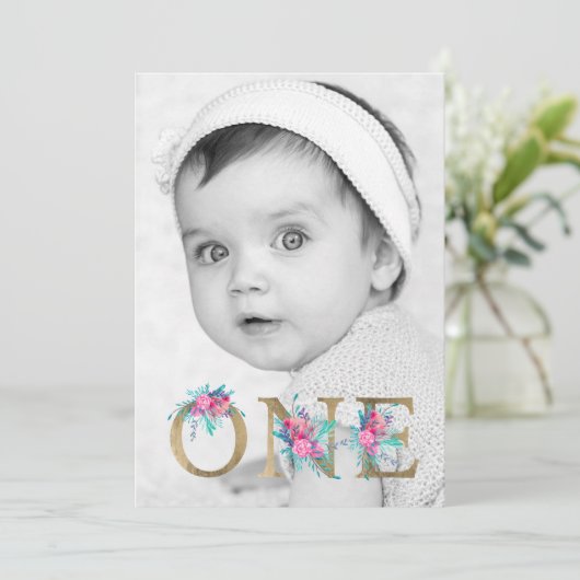 フォトシック金ゴールドフローラレター1st誕生日赤面 招待状 (スタンド正面)