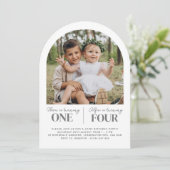 フォトジョイントアーチファースト誕生日招待状 招待状 (スタンド正面)