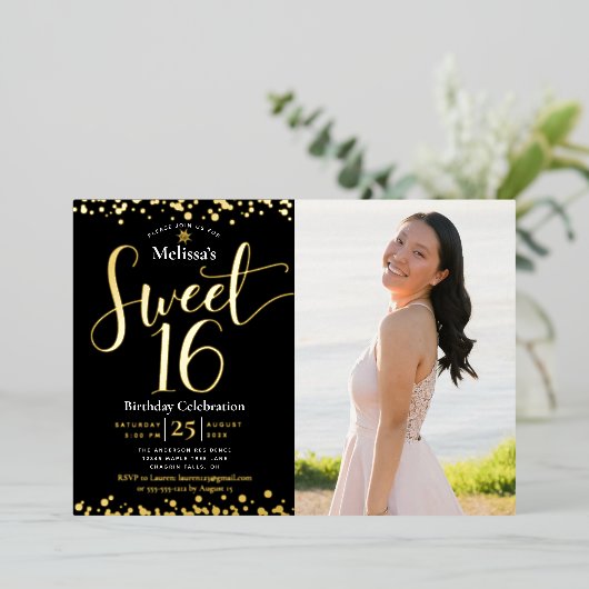 フォトスイート16誕生日モダンブラック実在金ゴールド 箔招待状 (立ち正面)