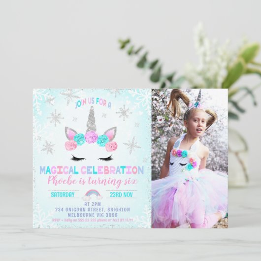 フォトスノーフレークスウィンユニコーン顔誕生日 招待状 (スタンド正面)