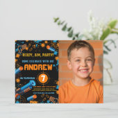 フォトダーツパーティー誕生日招待状 | Dart Gun 招待状 (スタンド正面)