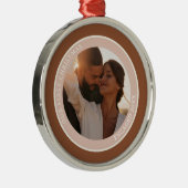 フォトデルの初めてのクリスマス婚約したブラウン赤面 メタルオーナメント (右)