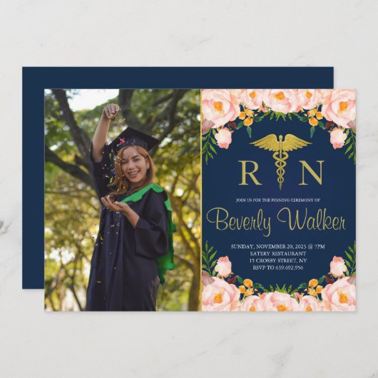 フォトネイビーと赤面フローラナースピン留め式 招待状 (正面/裏面)