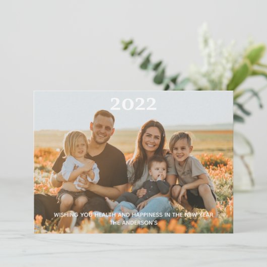 フォトハッピーニューイヤーパーソナライズされたホワイトタイポグラフィ シーズンカード (スタンド正面)