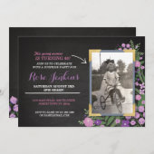 フォトバースデーパーティーパープルフローラアニーエイジ招待状 招待状 (正面/裏面)