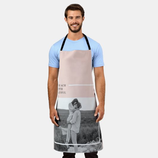 フォトパステルモダンピンクファミリーラブリーギフト エプロン (着用した状態)