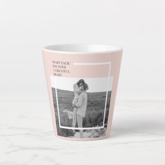 フォトパステルモダンピンクファミリーラブリーギフト カフェラテマグ (正面)