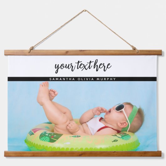 フォトパーソナライズされたベビーラブ&ネームメモリーズ 吊り下げ型タペストリー (正面)