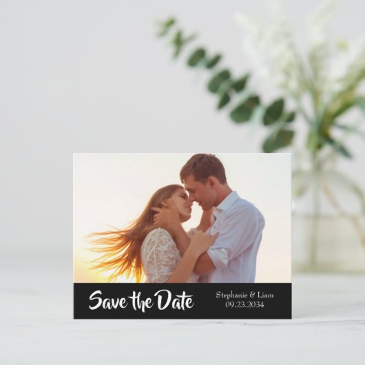 フォトパーソナライズされたモダンタイポグラフィ日付の保存 案内ポストカード (スタンド正面)