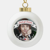 フォトパーソナライズされたレトロタイポグラフィバナーガーランド セラミックボールオーナメント (正面)