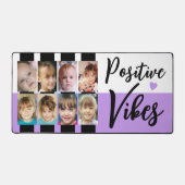 フォトビブ前向きスストライプブラックパープル8 デスクマット (正面)