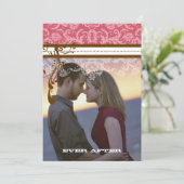 フォトピンクとチョコレートブラウンヴィンテージシャンデリア 招待状 (スタンド正面)