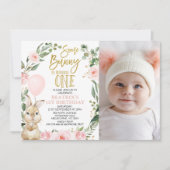 フォトピンクのローズバニーが1歳の誕生日を飾る 招待状 (正面)