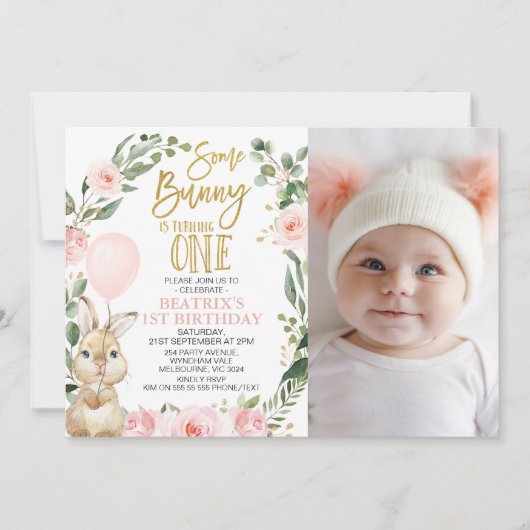 フォトピンクのローズバニーが1歳の誕生日を飾る 招待状 (正面)