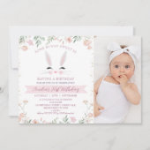 フォトピンクのワイルドフラワーバニーの誕生日 招待状 (正面)