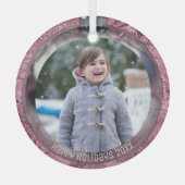 フォトピンクシルバーボードハッピーホリデー ガラスオーナメント (正面)