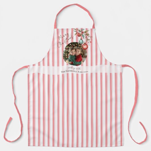 フォトピンクストライプ色の家族の名前キッズメリークリスマス エプロン (正面)