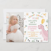 フォトピンクストンプチョンプロア恐竜1歳の誕生日 招待状 (正面)