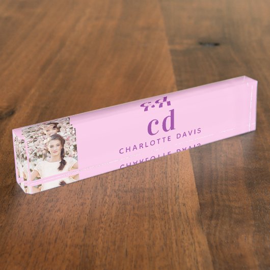 フォトピンクパープルモノグラムイニシャル名 デスクネームプレート (側面)