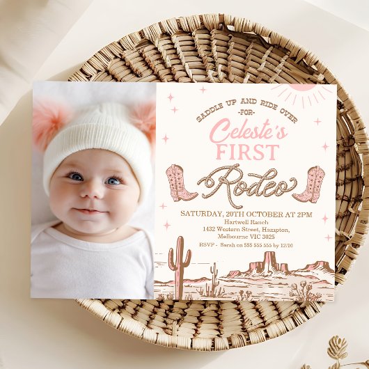 フォトピンクブラウン女性のカーボーイファーストRodeo 1th Birthday 招待状