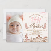 フォトピンクブラウン女性のカーボーイファーストRodeo 1th Birthday 招待状 (正面)