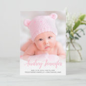 フォトピンクモダンスクリプトハートベビーガール誕生 案内状 (スタンド正面)