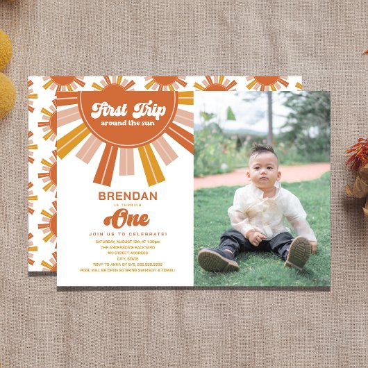 フォトファーストのまわりにトリップ太陽1歳の誕生日 招待状