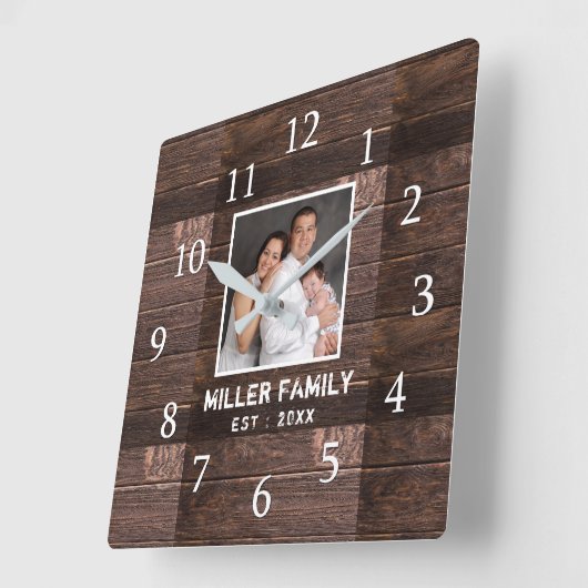 フォトブラウンパーソナライズされたウッドのファミリー名 スクエア壁時計 (傾斜)