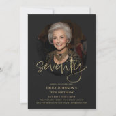フォトブラックと金ゴールドスクリプト70誕生日 招待状 (正面)
