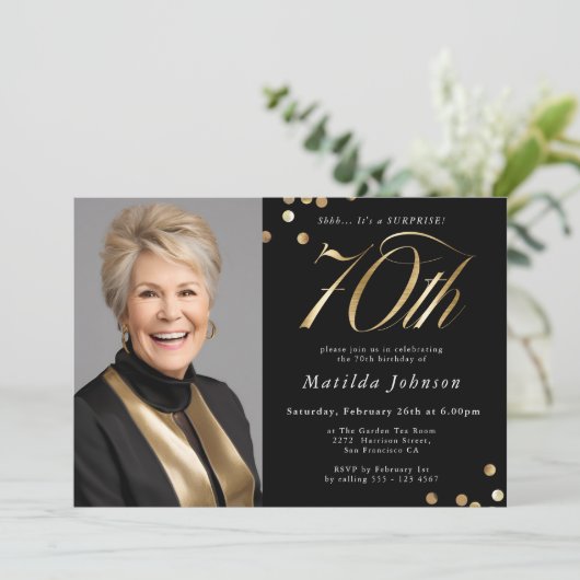 フォトブラックと金ゴールド70誕生日サプライズパーティー 招待状 (スタンド正面)