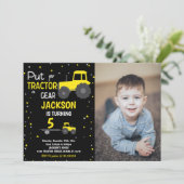 フォトブラックイエロートラクター誕生日招待状 招待状 (スタンド正面)