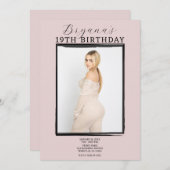 フォトブラックモダンフレームトレンディーピンク誕生日 招待状 (正面/裏面)