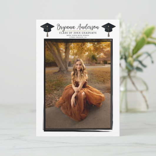 フォトブラックモダンフレームトレンディー目盛りキャップ 招待状 (スタンド正面)