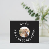 フォトブラック結婚式を行う日付を保存 ポストカード (スタンド正面)