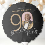 フォトブラック金ゴールド90th Birthday Party Decor バルーン<br><div class="desc">フォトブラック金ゴールド90th Birthday Party Decor Balloon.控えめなエレガンスとシックなミニマリズムを象徴するデザインで、あなたのマイルストーンのお祝いを高める。私たちの黒と金ゴールドのテーマは洗練され、あなたの特別な日のための洗練された雰囲気を作成する。カスタム写真機能はパーソナライズされたtouchを追加し、各項目が大切な思い出ユニークであることを保証する。デザインのシンプルさは全体的な魅力を高めはっきりした、クリーンなラインと黒と金ゴールドのアクセントのテイストなブレンドを通して声明を作る。すべての詳細がシンプルで見つかった美しいを反映するように慎重にキュレーションされ、大事な行事そのものと同じくらい時間のない思い出を作成するお祝いに参加しよう。</div>